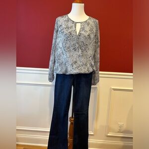 Vince Capital blouse size M. 100% Polyester